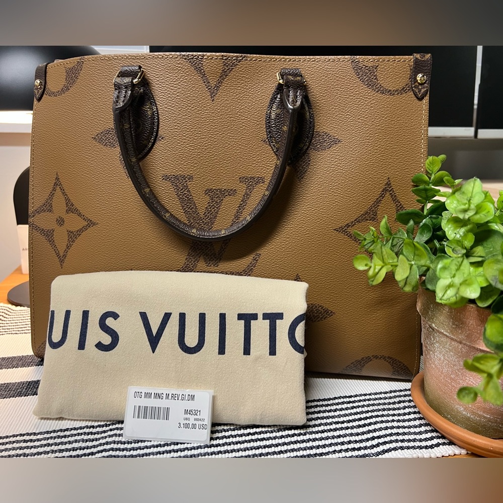 💯 Authentic Louis Vuitton OnTheGo Tote mm